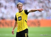 多特蒙德前锋连续进球，被誉为德甲新星