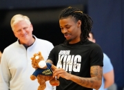 莫兰特三巨头联手，引发争议得分突破，三连败冲击季后赛！的简单介绍