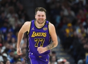 老鹰复出首战，独行侠状态火爆，东契奇成为焦点！